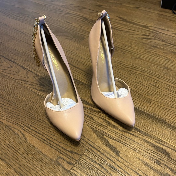 Fashion Nova (Penthouse Only Pumps) - Picture 7 of 7